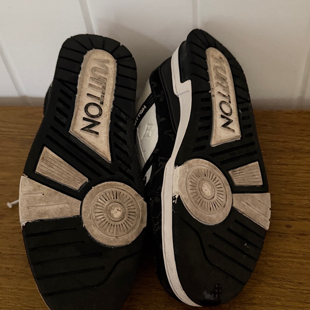 Louis Vuitton Men’s White and Black Low-Top Sneakers - Picture 3 of 5